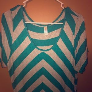 LulaRoe 2x Classic T